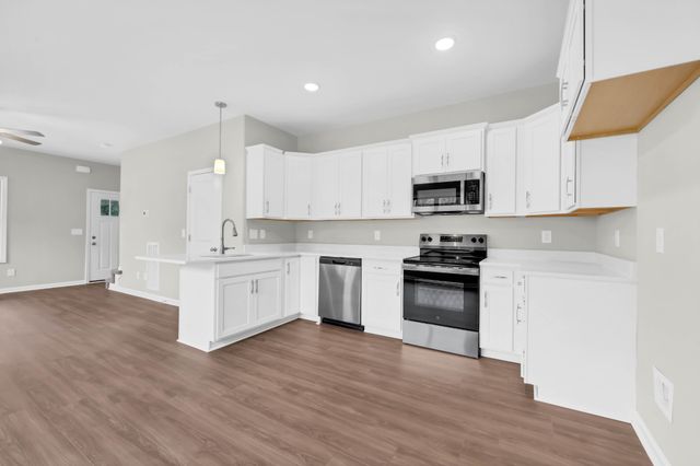 420 S 2nd St, Clarksville, TN 37040