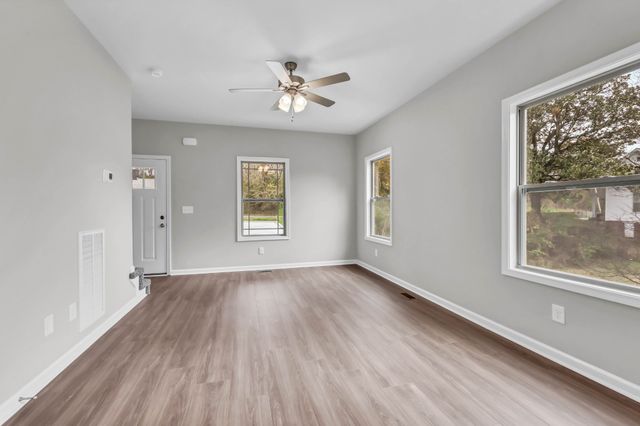 420 S 2nd St, Clarksville, TN 37040