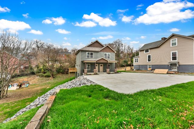 420 S 2nd St, Clarksville, TN 37040