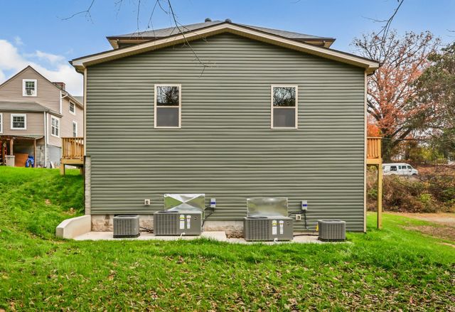 420 S 2nd St, Clarksville, TN 37040