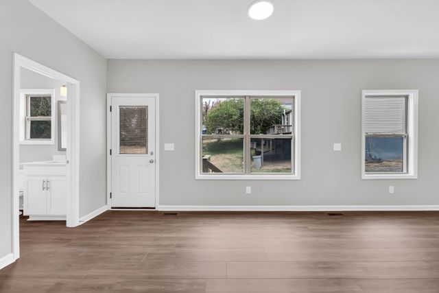 420 S 2nd St, Clarksville, TN 37040