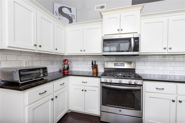 10523 N Randolph Avenue, Kansas City, MO 64157