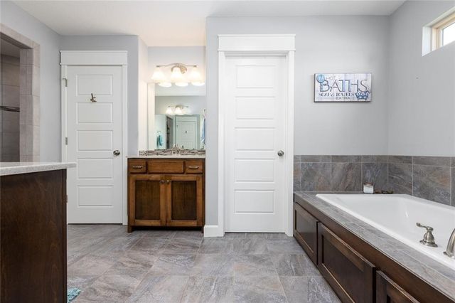 10523 N Randolph Avenue, Kansas City, MO 64157