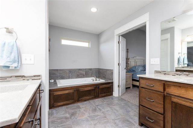 10523 N Randolph Avenue, Kansas City, MO 64157