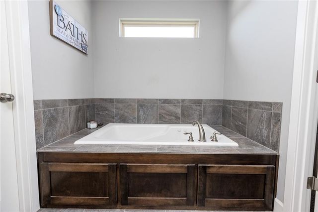 10523 N Randolph Avenue, Kansas City, MO 64157