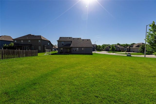 10523 N Randolph Avenue, Kansas City, MO 64157