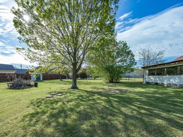 116 County Road 1559, Alba, TX 75410