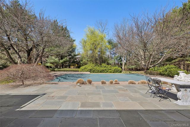 92 Old House Lane, Sands Point, NY 11050