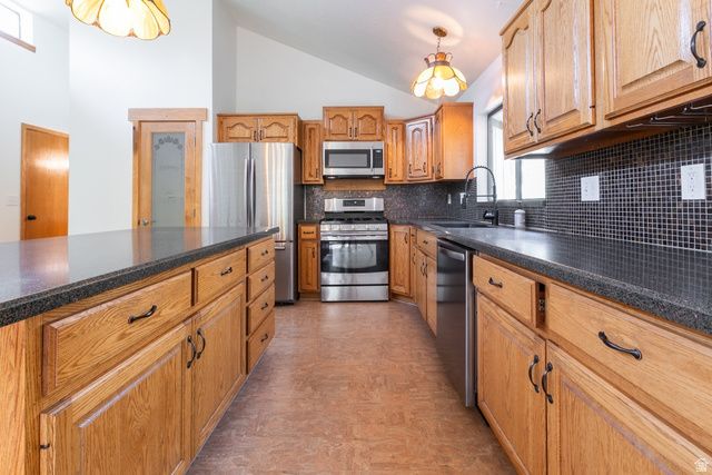 3205 E BELL CANYON RD, Sandy, UT 84092