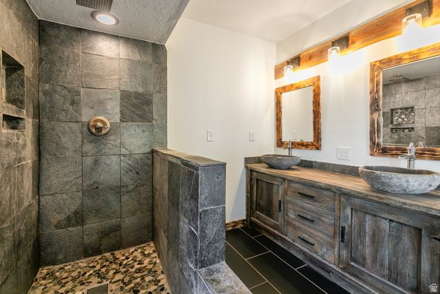 3205 E BELL CANYON RD, Sandy, UT 84092