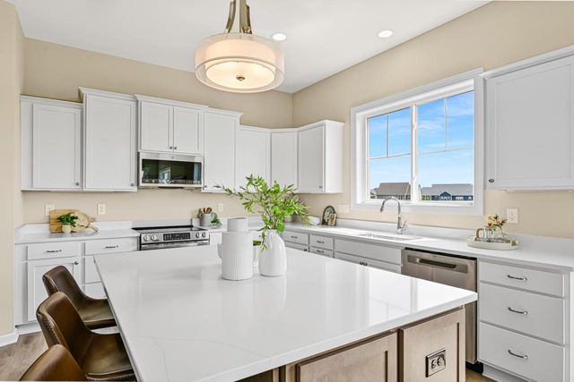 1382 Prairie Creek CIRCLE #15D, Oconomowoc, WI 53066