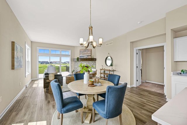 1382 Prairie Creek CIRCLE #15D, Oconomowoc, WI 53066