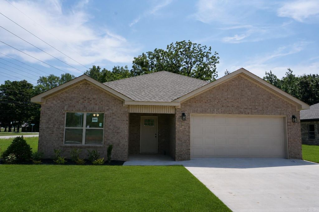 5400 Lotus St., Jonesboro, AR 72404