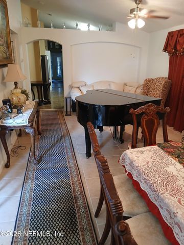 6389 PINEWOOD HILLS Drive, Jacksonville, FL 32218