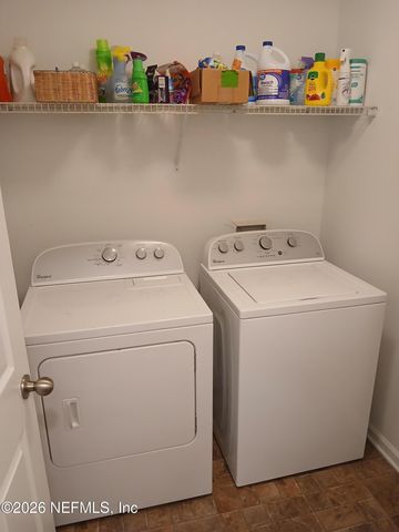 6389 PINEWOOD HILLS Drive, Jacksonville, FL 32218