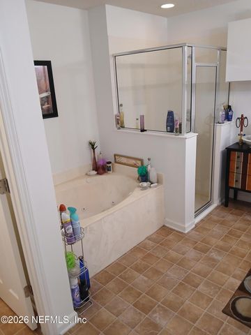 6389 PINEWOOD HILLS Drive, Jacksonville, FL 32218