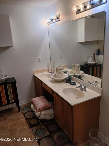 6389 PINEWOOD HILLS Drive, Jacksonville, FL 32218