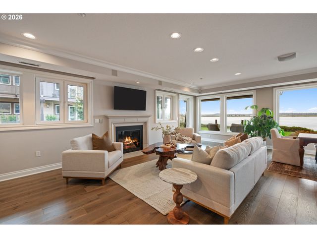 5841 Se COLUMBIA Way 104, Vancouver, WA 98661