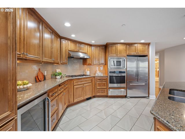 5841 Se COLUMBIA Way 104, Vancouver, WA 98661