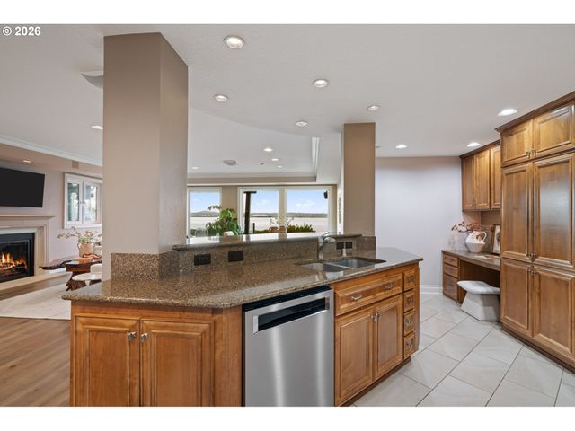 5841 Se COLUMBIA Way 104, Vancouver, WA 98661