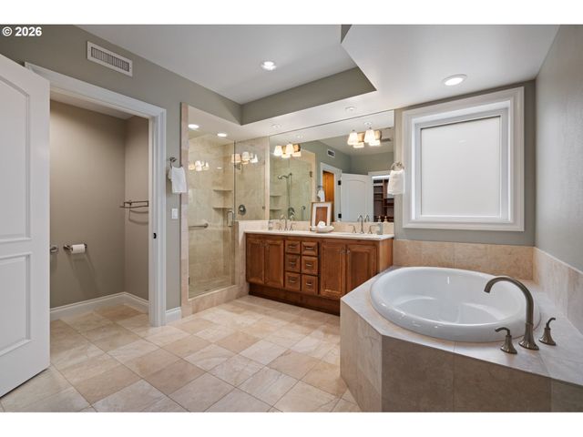 5841 Se COLUMBIA Way 104, Vancouver, WA 98661