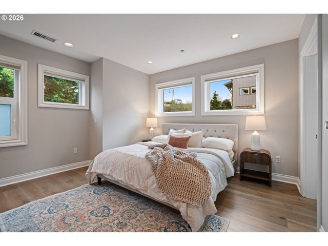 5841 Se COLUMBIA Way 104, Vancouver, WA 98661