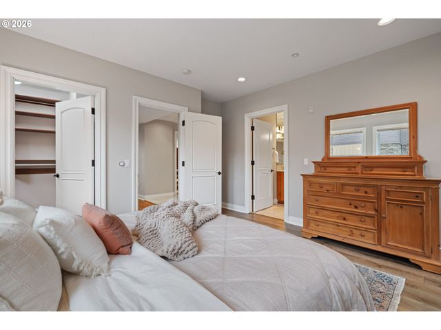 5841 Se COLUMBIA Way 104, Vancouver, WA 98661