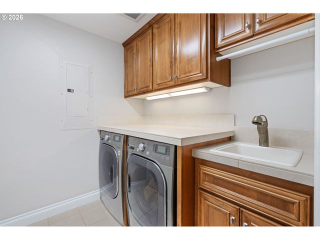 5841 Se COLUMBIA Way 104, Vancouver, WA 98661