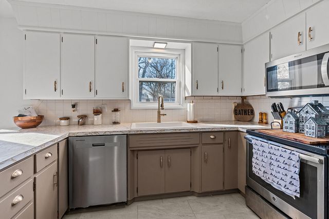 2463 S Westwood Avenue, Springfield, MO 65807