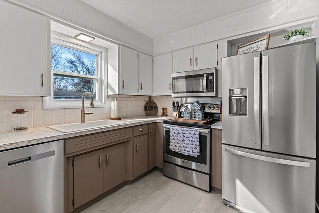 2463 S Westwood Avenue, Springfield, MO 65807