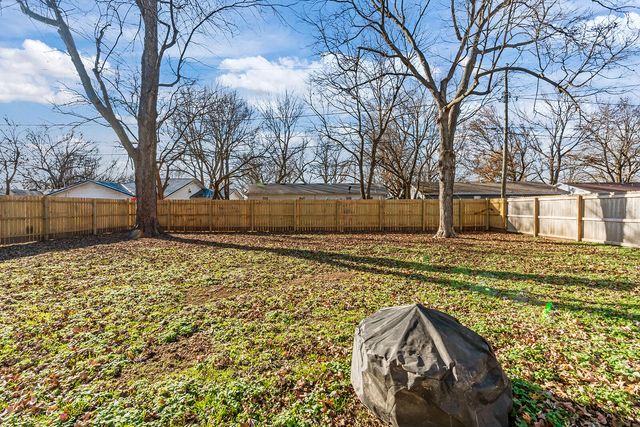 2463 S Westwood Avenue, Springfield, MO 65807