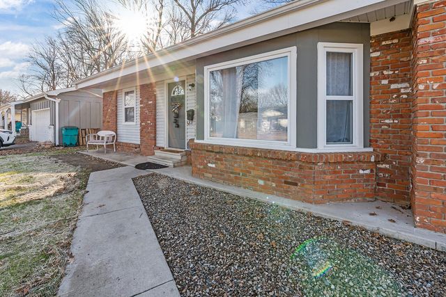 2463 S Westwood Avenue, Springfield, MO 65807