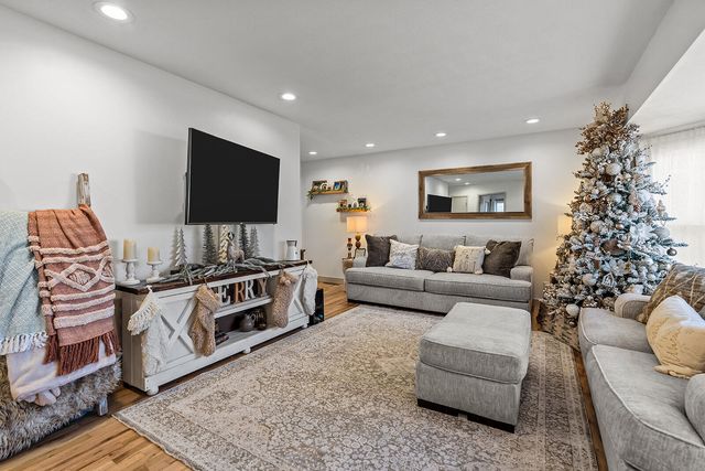 2463 S Westwood Avenue, Springfield, MO 65807