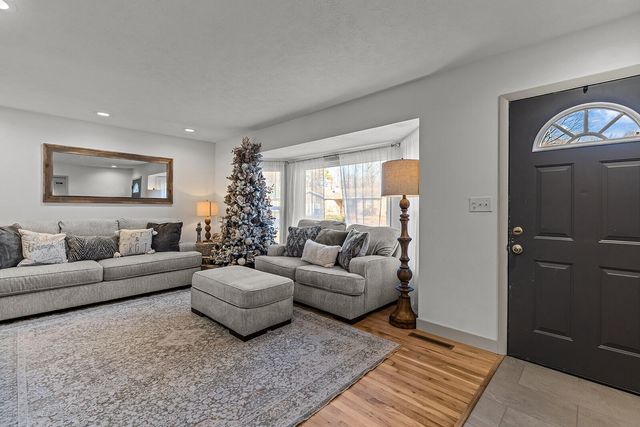 2463 S Westwood Avenue, Springfield, MO 65807