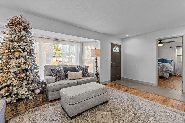 2463 S Westwood Avenue, Springfield, MO 65807