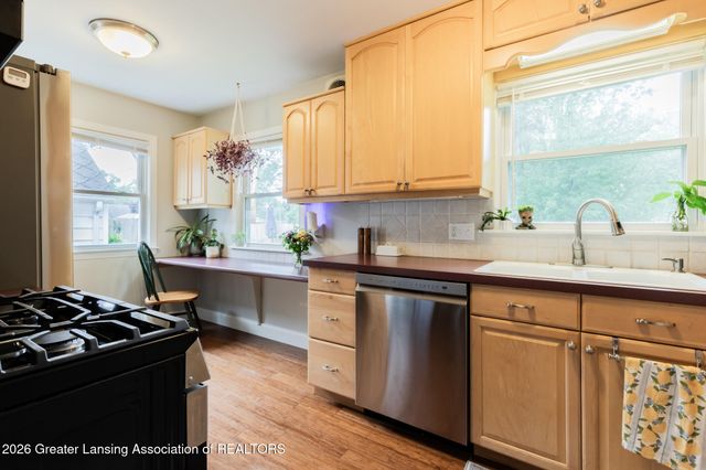 2014 Devonshire Avenue, Lansing, MI 48910