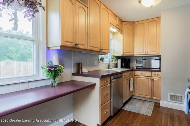 2014 Devonshire Avenue, Lansing, MI 48910