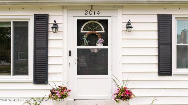 2014 Devonshire Avenue, Lansing, MI 48910