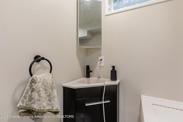 2014 Devonshire Avenue, Lansing, MI 48910