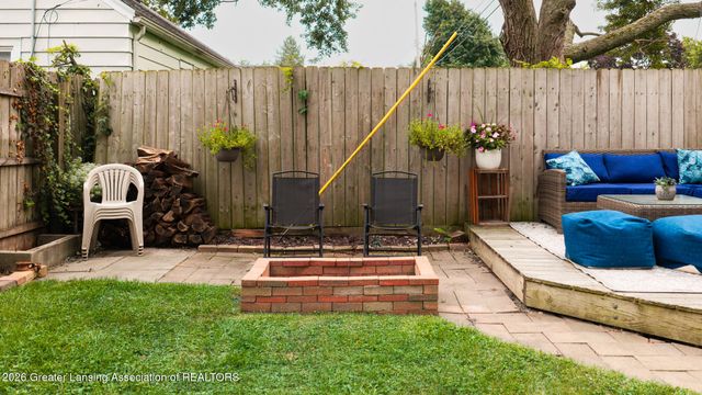 2014 Devonshire Avenue, Lansing, MI 48910