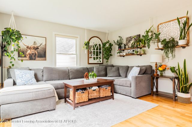 2014 Devonshire Avenue, Lansing, MI 48910