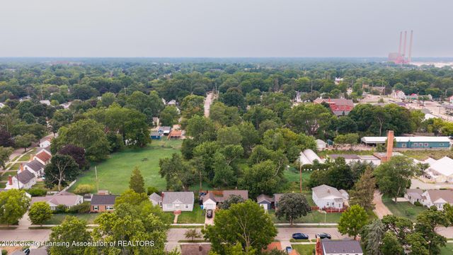 2014 Devonshire Avenue, Lansing, MI 48910