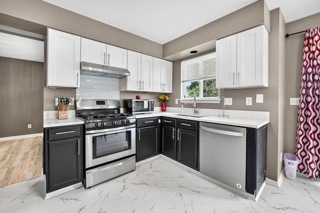 14053 S Lakeridge Drive, Plainfield, IL 60544