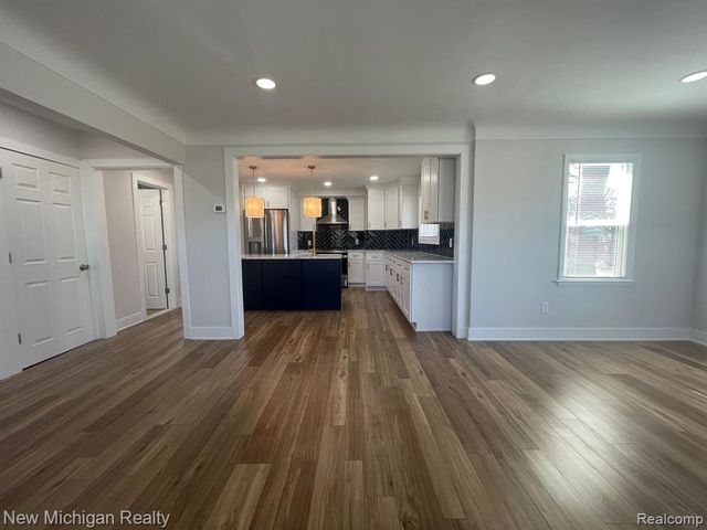 985 W Hazelhurst Street, Ferndale, MI 48220