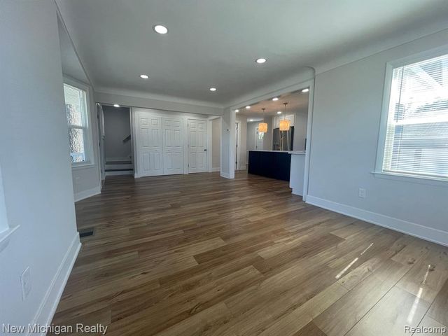 985 W Hazelhurst Street, Ferndale, MI 48220