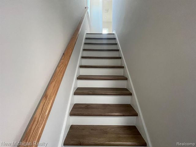 985 W Hazelhurst Street, Ferndale, MI 48220