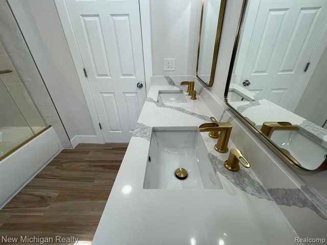 985 W Hazelhurst Street, Ferndale, MI 48220