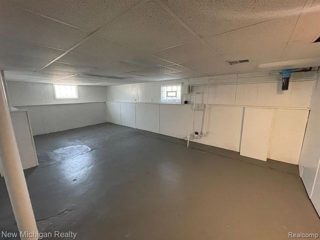 985 W Hazelhurst Street, Ferndale, MI 48220