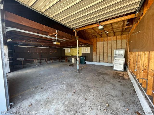 985 W Hazelhurst Street, Ferndale, MI 48220