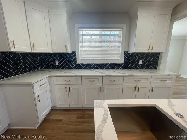 985 W Hazelhurst Street, Ferndale, MI 48220